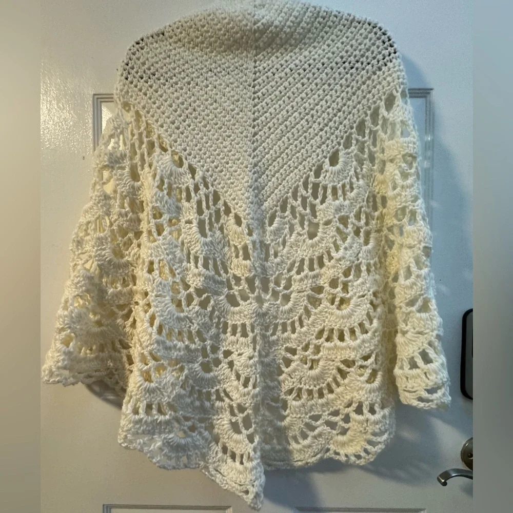 70s Handmade Cream Crocheted Shawl Poncho Pashmina Coverup Boho Grannycore Indie - Picture 10 of 13